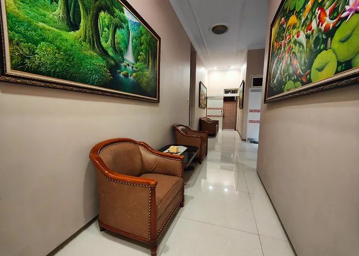 De Hanami Homestay Setrayasa