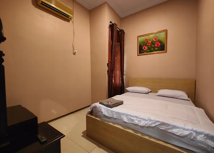 De Hanami Homestay Setrayasa